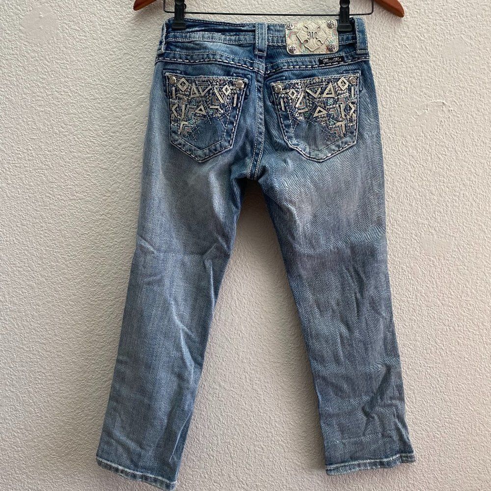 MISS ME Signature Cropped Jeans Medium Wash Size 25 Intricate Stitch JE8131C